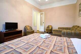 Апартаменты Home Hotel Apartments on Lva Tolstogo Киев Апартаменты: ул. Льва Толстого, 5А-10