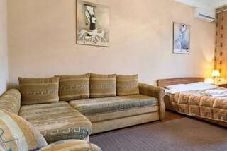 Апартаменты Home Hotel Apartments on Lva Tolstogo Киев Апартаменты: ул. Льва Толстого, 5А-2
