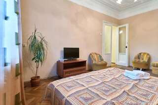 Апартаменты Home Hotel Apartments on Lva Tolstogo Киев Апартаменты: ул. Льва Толстого, 5А-34