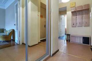 Апартаменты Home Hotel Apartments on Lva Tolstogo Киев Апартаменты: ул. Льва Толстого, 5А-49