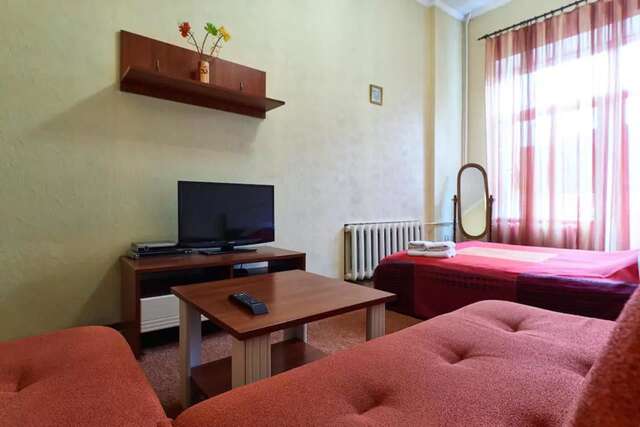 Апартаменты Home Hotel Apartments on Lva Tolstogo Киев-15
