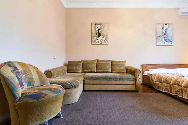 Апартаменты Home Hotel Apartments on Lva Tolstogo Киев-44