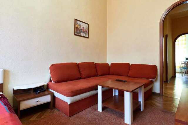 Апартаменты Home Hotel Apartments on Lva Tolstogo Киев-8